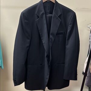 Men’s tuxedo- black 46R